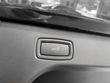 Porsche Macan I Electric — photo 31