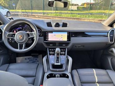 Porsche Cayenne III — photo 10