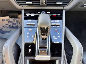 Porsche Cayenne III — photo 12