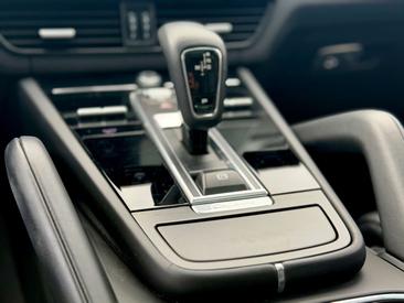 Porsche Cayenne III — photo 28