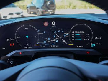 Porsche Taycan Turbo — photo 15