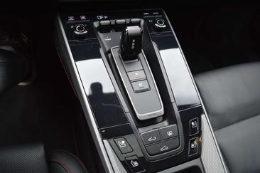 Porsche 911 Carrera 4S — photo 18