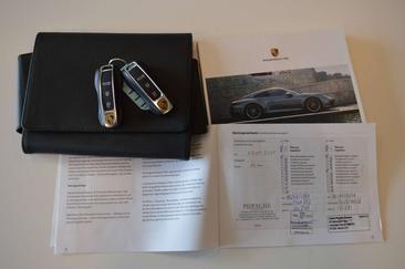 Porsche 911 Carrera 4S — photo 24