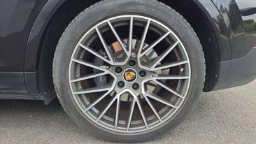 Porsche Cayenne III — photo 18
