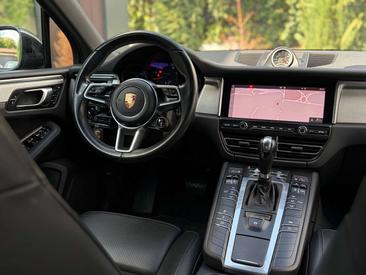 Porsche Macan — photo 8