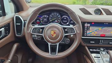 Porsche Cayenne III — photo 23