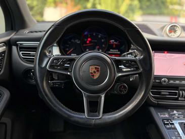 Porsche Macan — photo 9