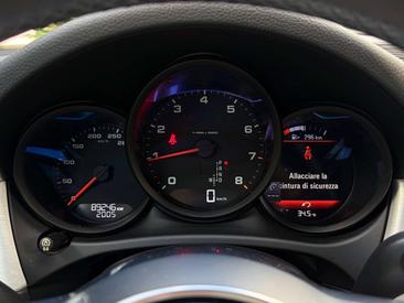 Porsche Macan — photo 10