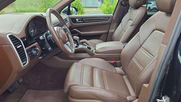 Porsche Cayenne III — photo 27