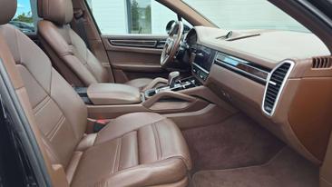 Porsche Cayenne III — photo 28