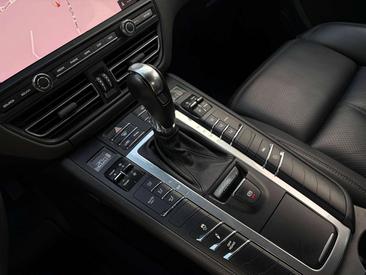 Porsche Macan — photo 12