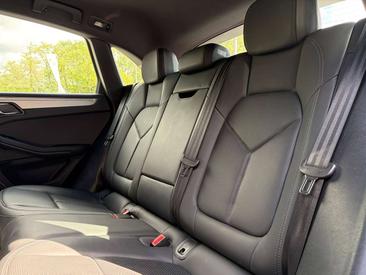 Porsche Macan — photo 14