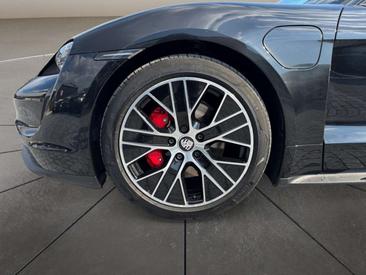 Porsche Taycan 4S — photo 9