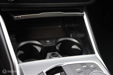 BMW Série 3 Berline 330i — photo 27