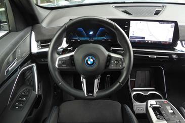 BMW IX1 EDrive20 — photo 2