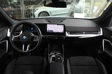 BMW IX1 EDrive20 — photo 3