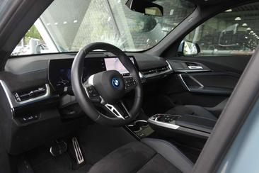 BMW IX1 EDrive20 — photo 9