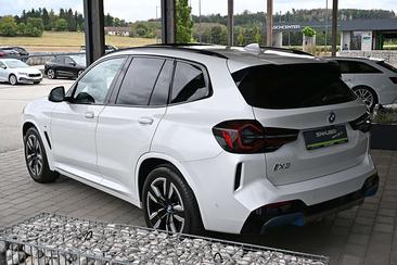 BMW iX3 — photo 3