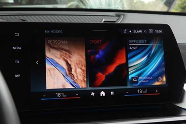 BMW IX1 EDrive20 — photo 35