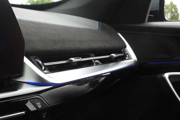 BMW IX1 EDrive20 — photo 38