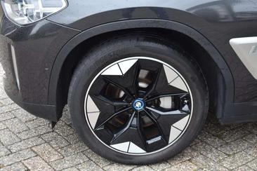 BMW iX3 — photo 4