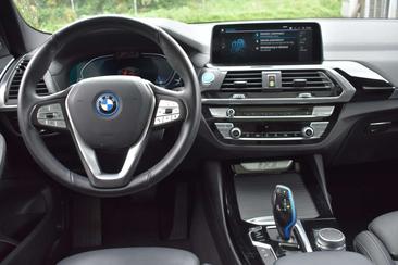 BMW iX3 — photo 12