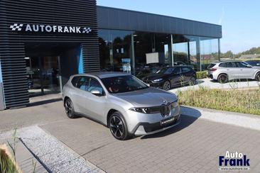 BMW iX3 50 XDrive — photo 8