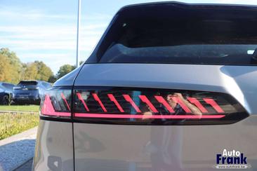 BMW iX3 50 XDrive — photo 13