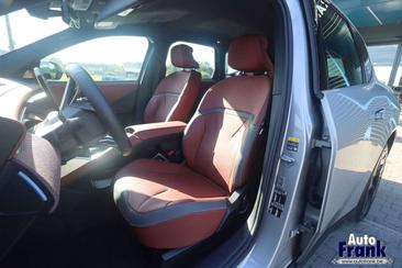 BMW iX3 50 XDrive — photo 18