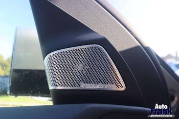 BMW iX3 50 XDrive — photo 21