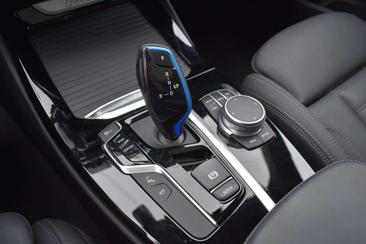 BMW iX3 — photo 23