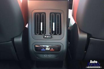 BMW iX3 50 XDrive — photo 23