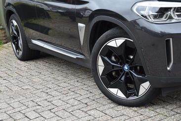 BMW iX3 — photo 28