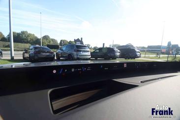 BMW iX3 50 XDrive — photo 31