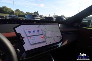 BMW iX3 50 XDrive — photo 33