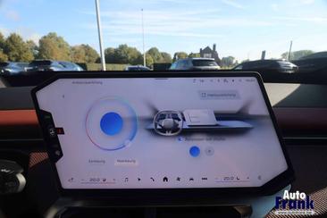 BMW iX3 50 XDrive — photo 39