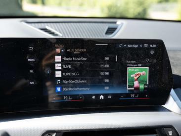 BMW X1 SDrive18i — photo 16