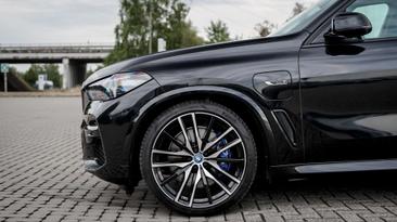 BMW X5 XDrive45e — photo 8