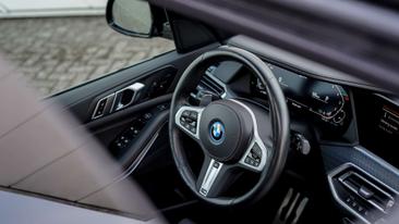 BMW X5 XDrive45e — photo 28