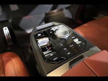 BMW IX XDrive60 — photo 12