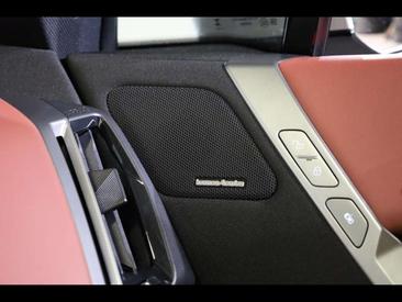 BMW IX XDrive60 — photo 15