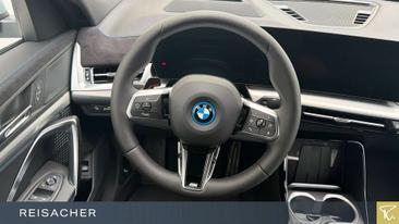 BMW IX2 EDrive20 — photo 5
