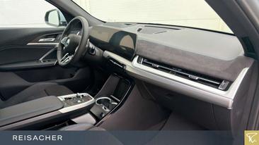 BMW IX2 EDrive20 — photo 11