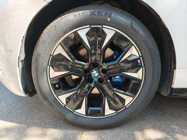 BMW IX XDrive45 — photo 8