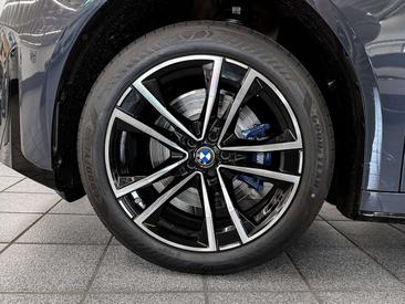 BMW iX3 — photo 6