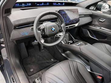 BMW iX3 — photo 8