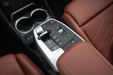 BMW IX1 EDrive20 — photo 11