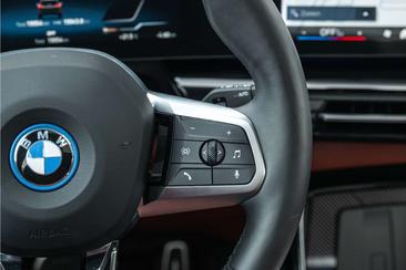 BMW IX1 EDrive20 — photo 28