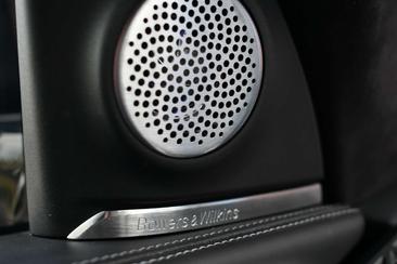 BMW XM 50e — photo 11
