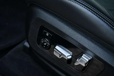 BMW XM 50e — photo 16